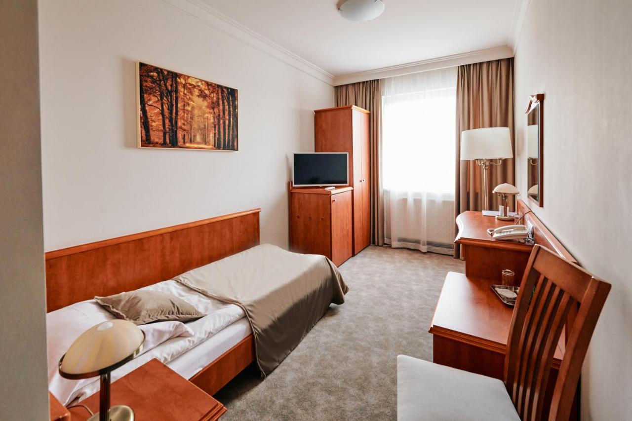 Bialy Dom Henlex Hotel Restauracja Poznan Bagian luar foto