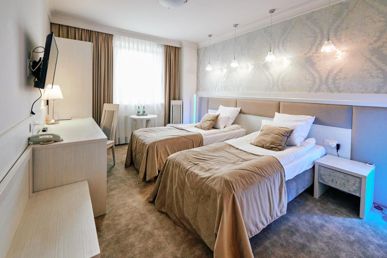 Bialy Dom Henlex Hotel Restauracja Poznan Bagian luar foto