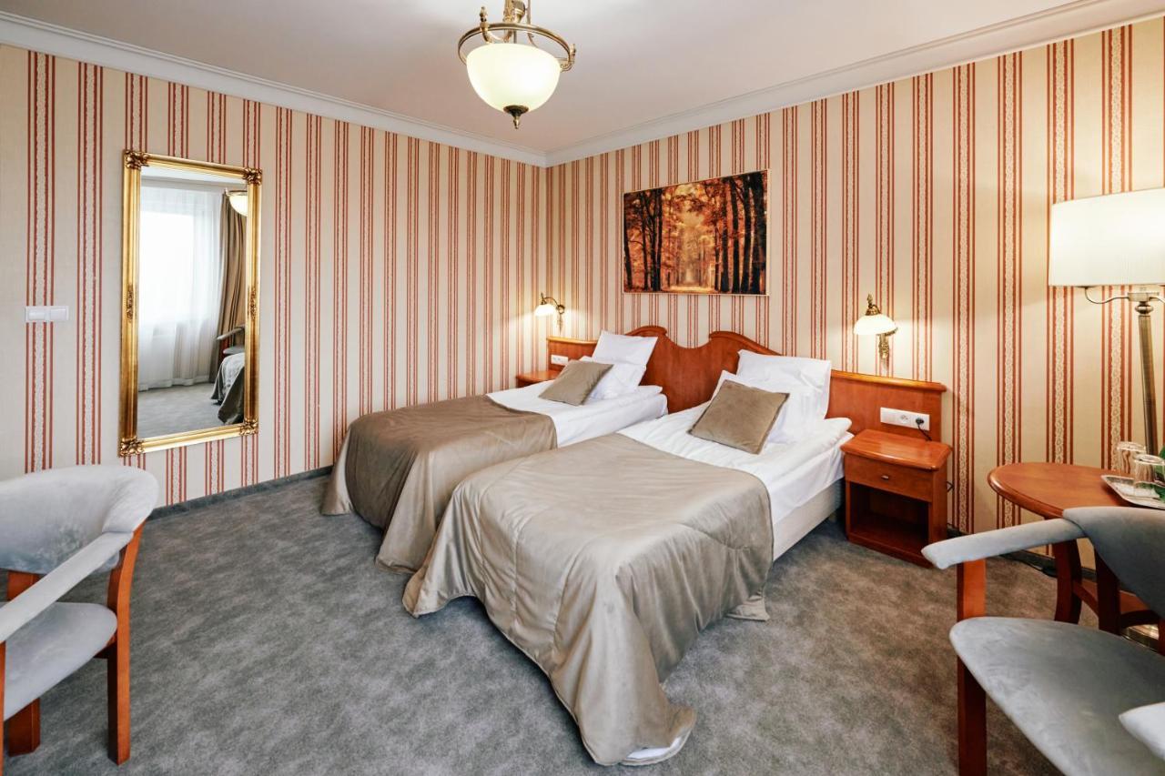Bialy Dom Henlex Hotel Restauracja Poznan Bagian luar foto