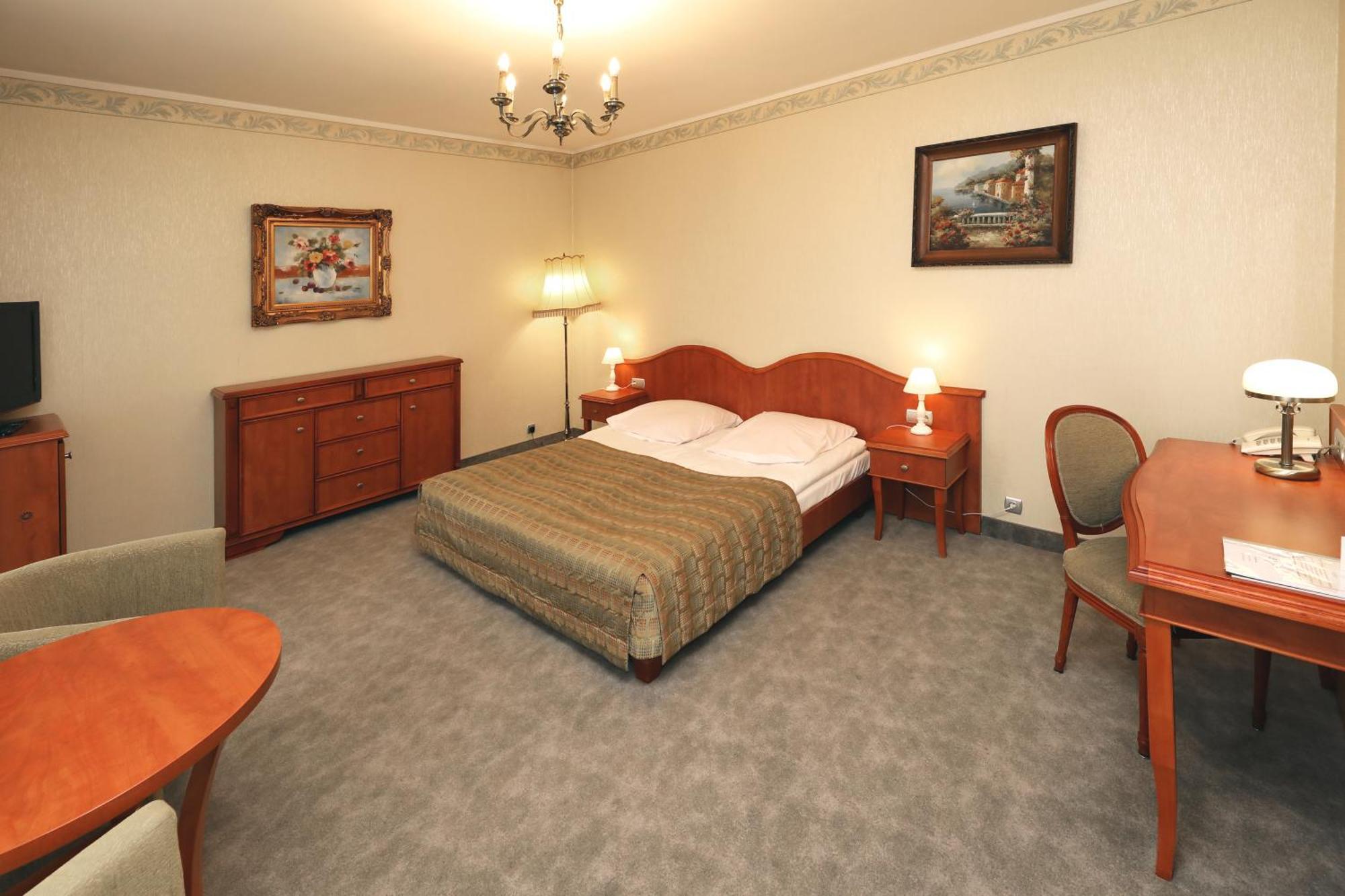 Bialy Dom Henlex Hotel Restauracja Poznan Bagian luar foto