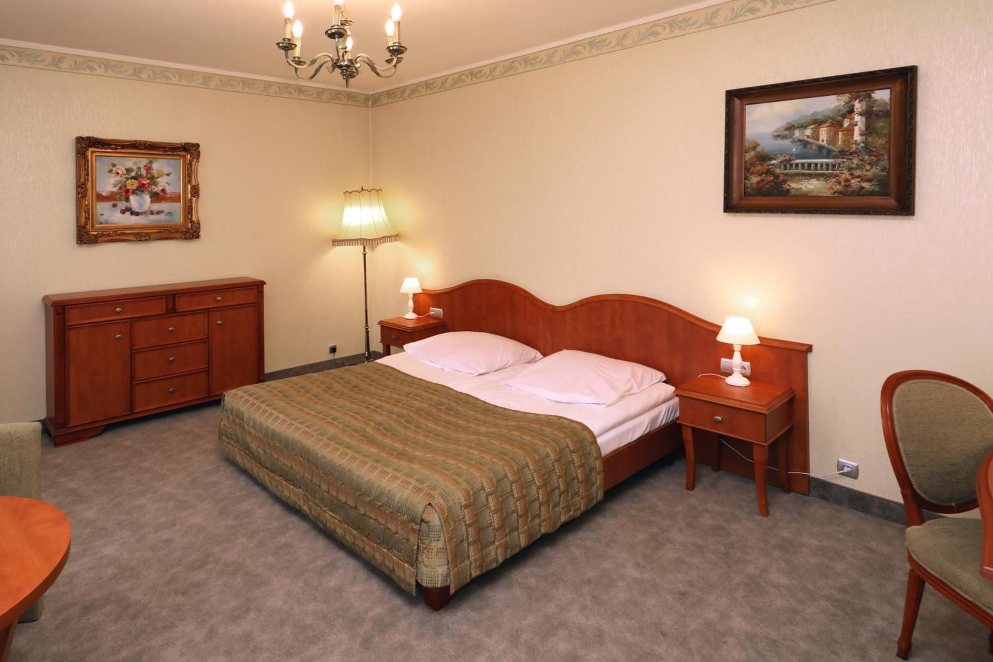 Bialy Dom Henlex Hotel Restauracja Poznan Bagian luar foto
